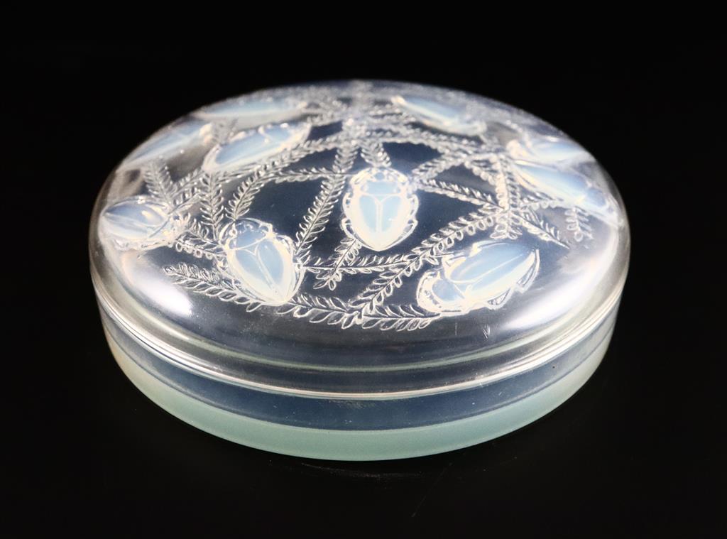 René Lalique. A pre-war opalescent glass Cleones pattern box and cover, no.49, designed in 1921, 17cm diameter